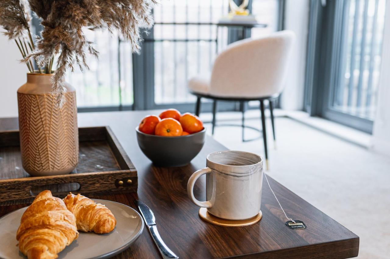 The Lusso - 2br - A 5* Escape Like No Other Apartment *